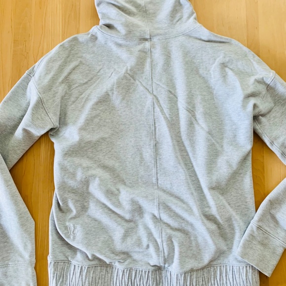 Lululemon Stress Less Pullover Size 6 - Picture 6 of 6